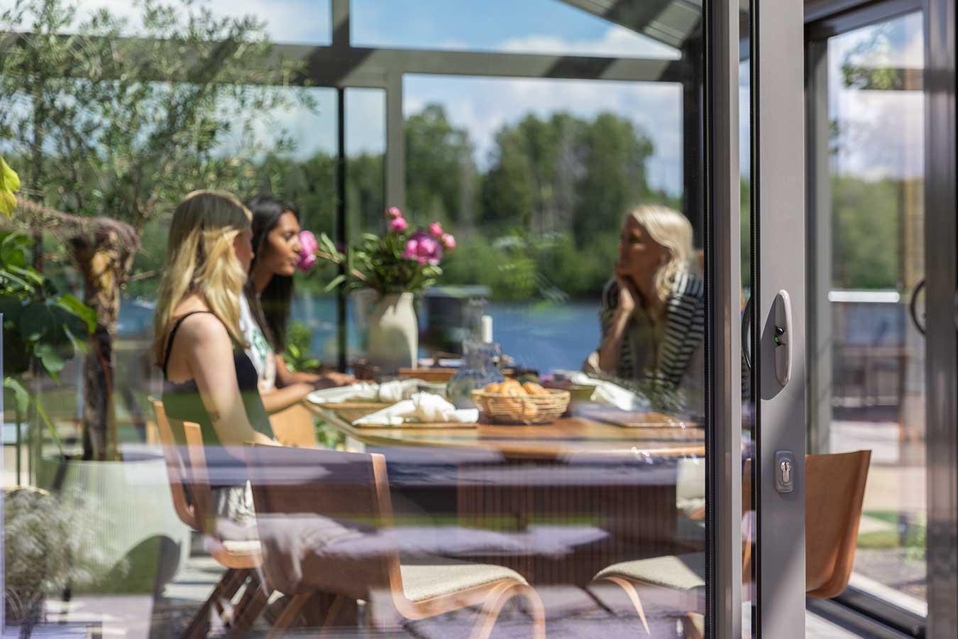 Rakennusluvan rajoitukset ratkaistiin lasiterassilla, joka maksimoi asuintilan