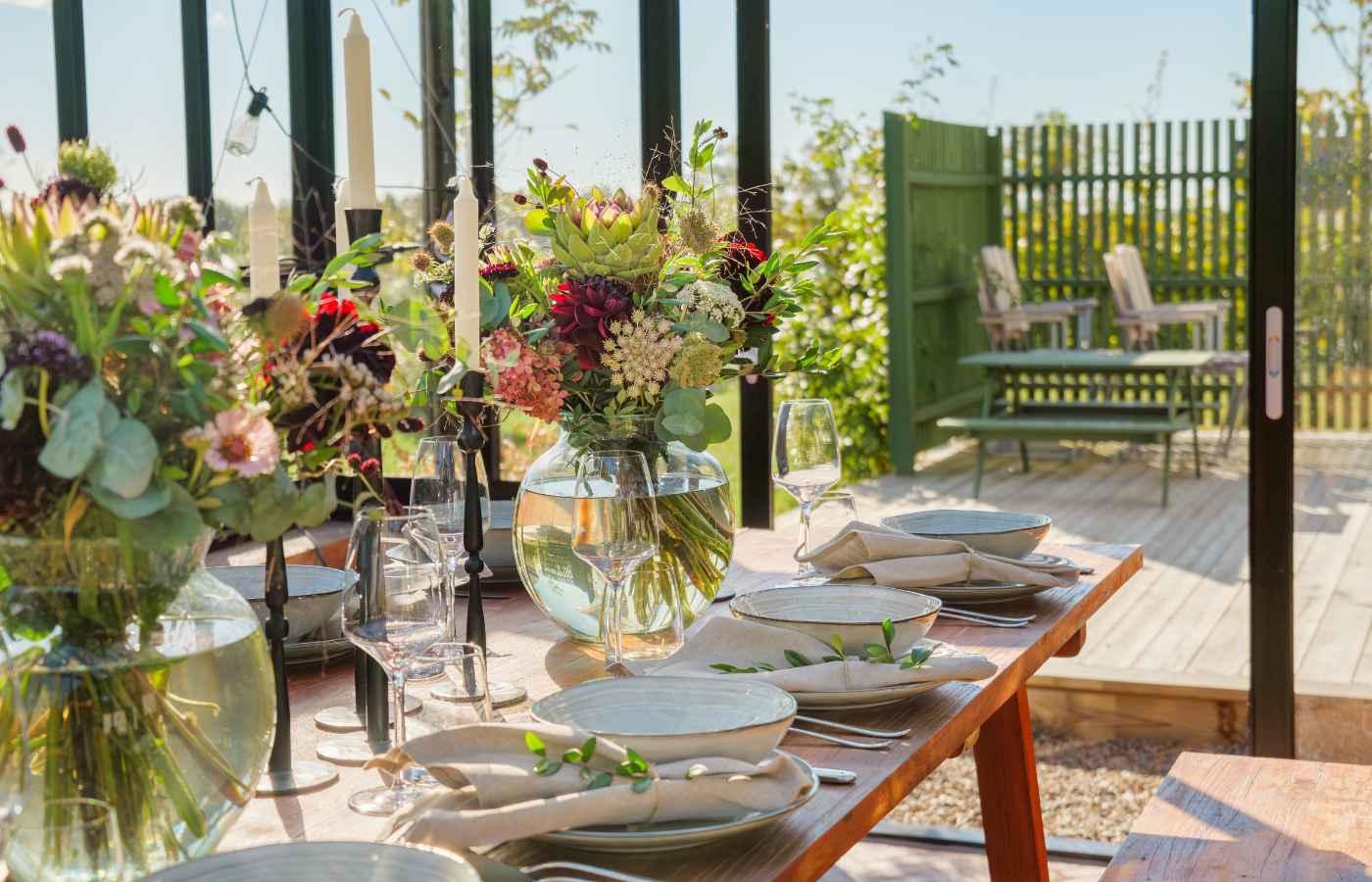 Vaxthus Green Room Elegant Sommar Dukning Blommor